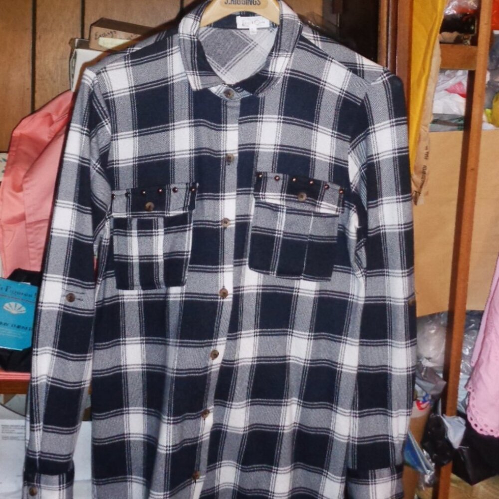 WOMEN EDEN & OLIVIA WHITE/BLACK/PALE GRAY FLANNEL SHIRT-EXCELLENT SZ LARGE